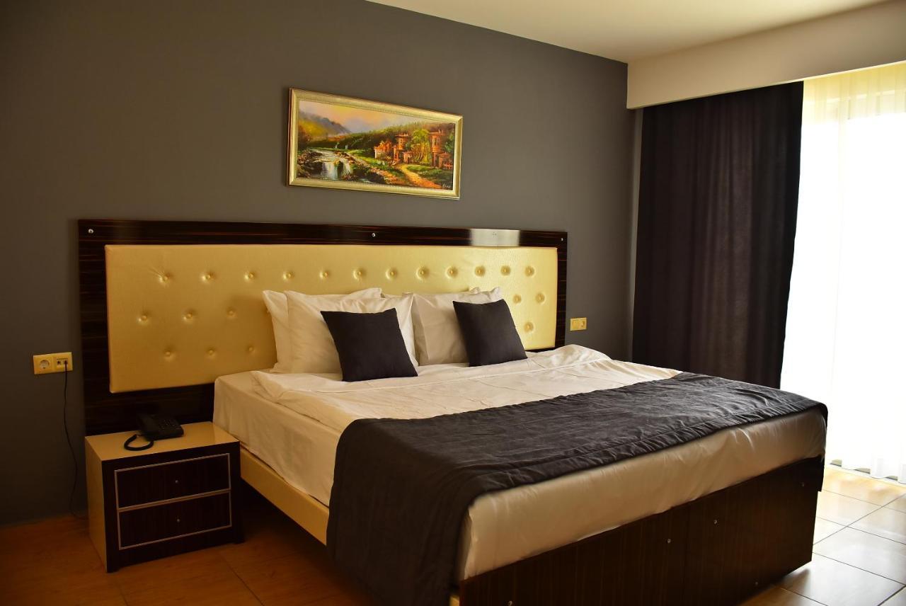 Nora Suit Hotel Side Luaran gambar